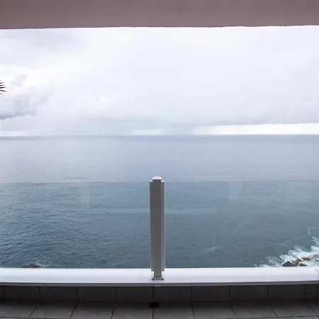 Cozy With Fantastic Sea View Apartmán *